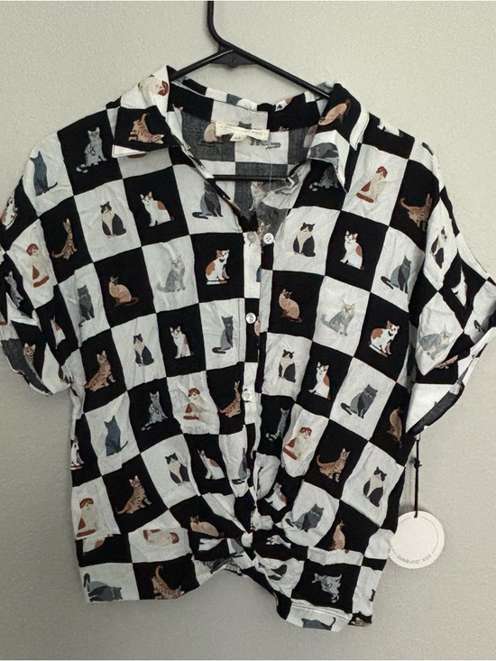 Sunburst Kiss Tops - Black and White Cat Print Button-Up